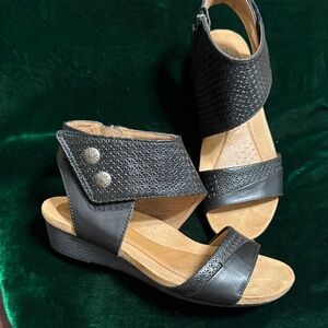 Stylish Black Women's Sandals 9M
